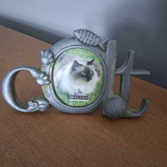 Malden Other - Malden Silver Cat-Themed Picture Frame home decor 7X4
